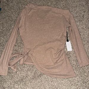 Astr Nordstrom Taupe off the shoulder Long Sleeve (M)